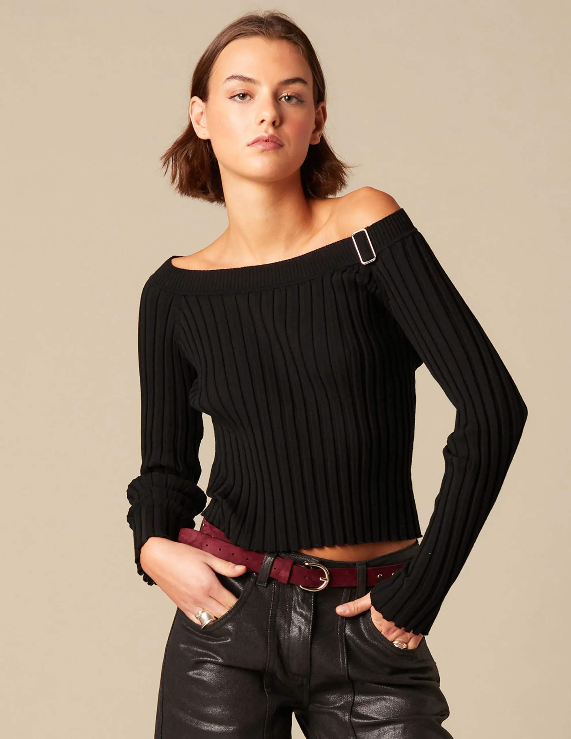 Nicoli Tops<BLACK BUCKLE TOP Negros