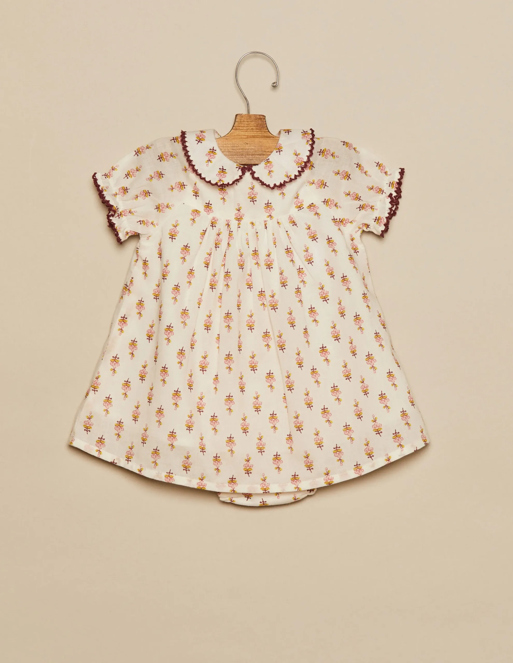 Nicoli Dresses<BROWN FLOWERS DRESS Marrones