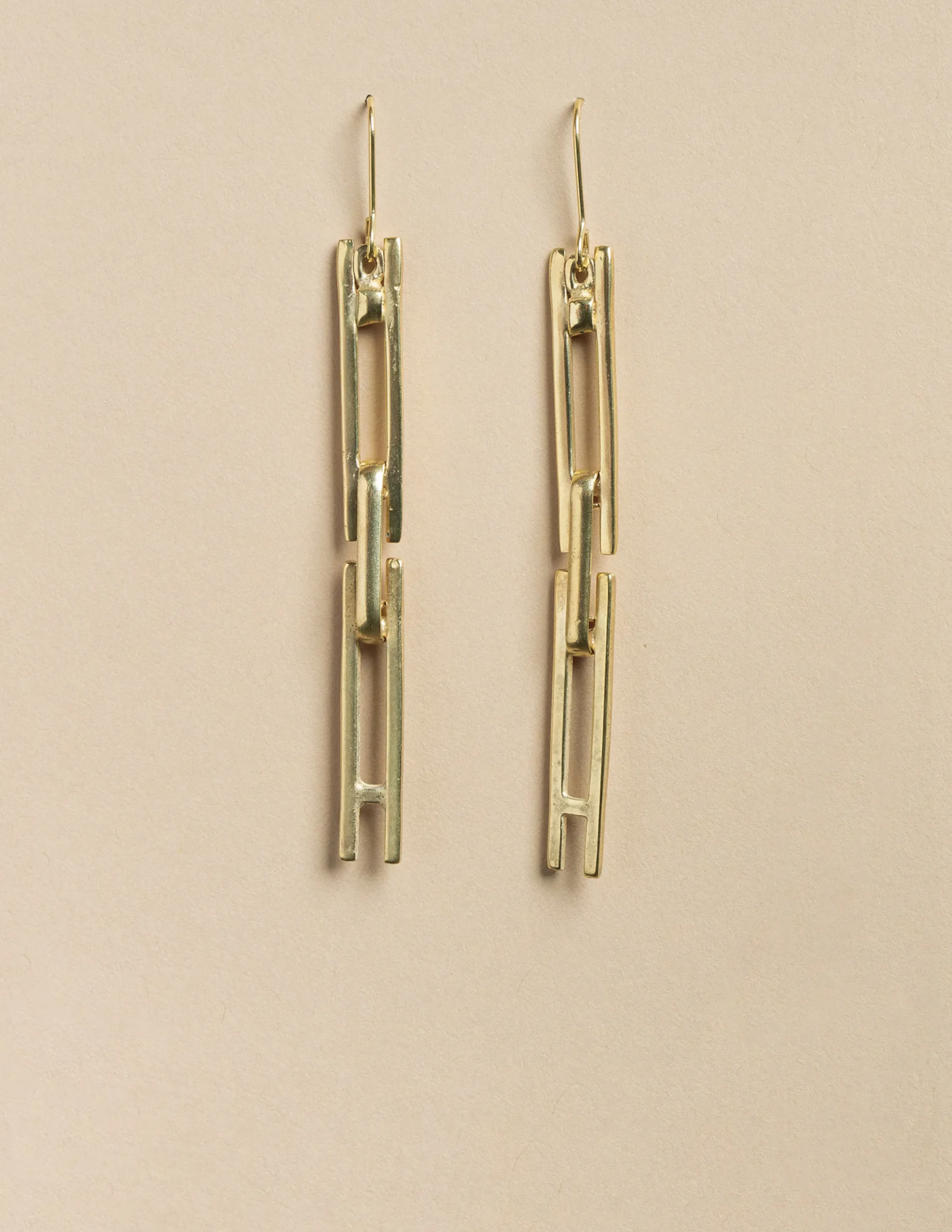 Nicoli Earrings<GOLD 'H' EARRINGS Dorados