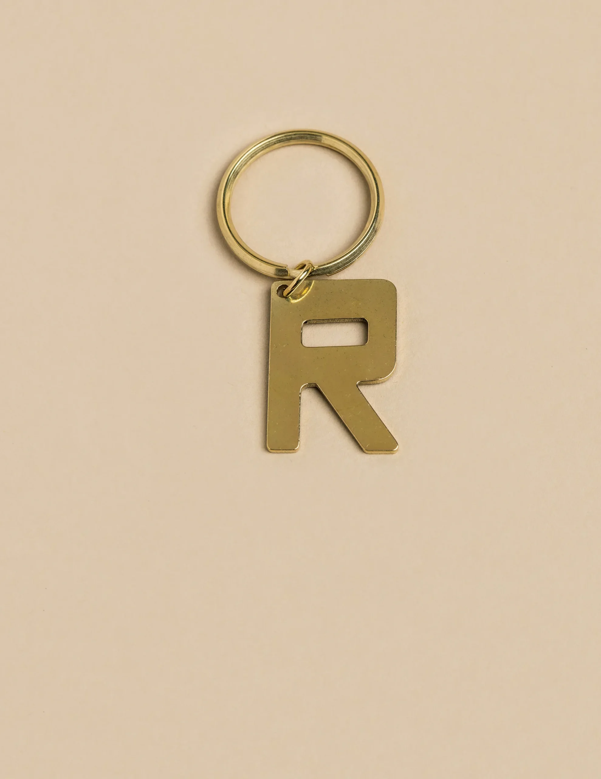 Nicoli Keychain|Keychain<GOLD "R" KEYCHAIN Dorados
