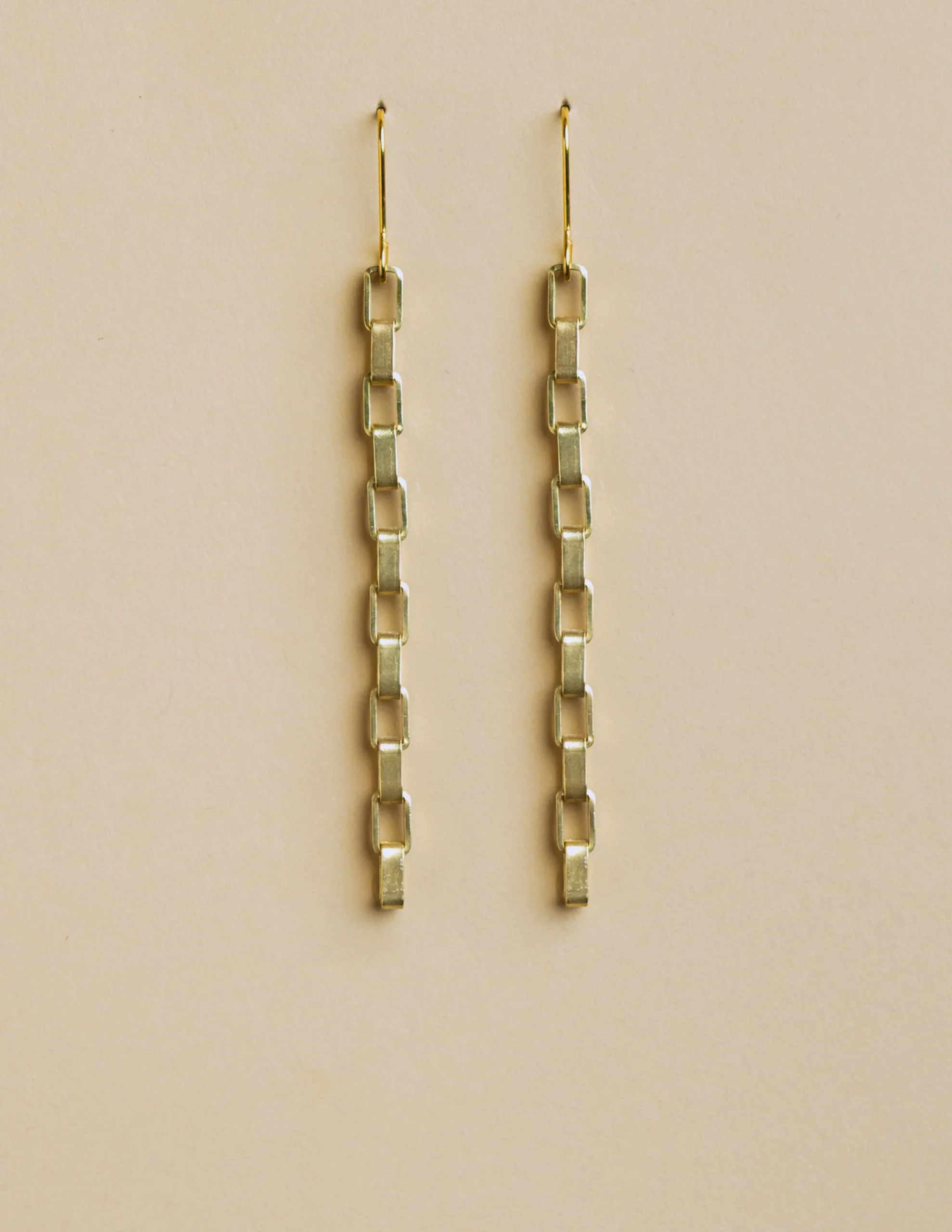 Nicoli Earrings<GOLD RECTANGLE EARRINGS Dorados