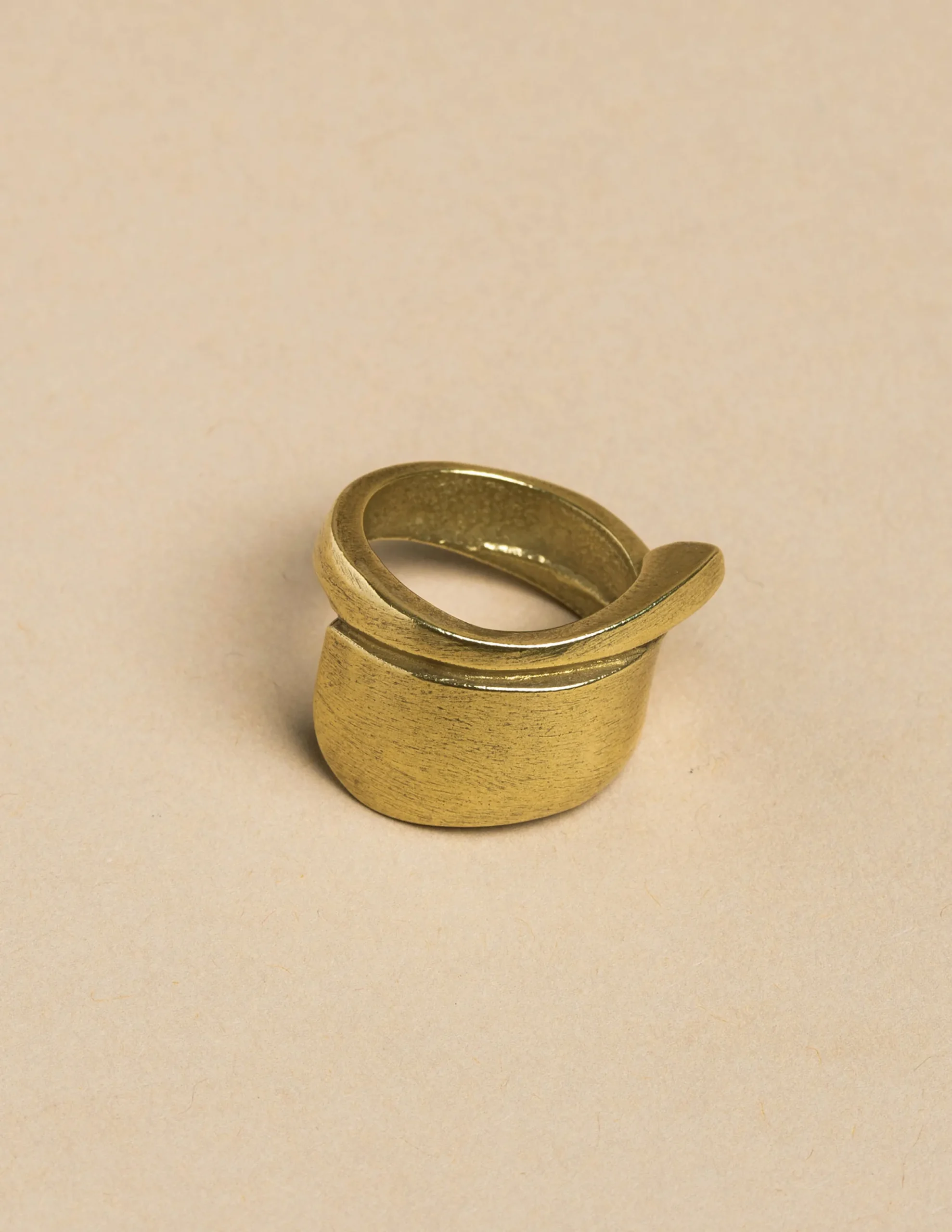 Nicoli Rings<GOLD ROLLED UP RING Dorados