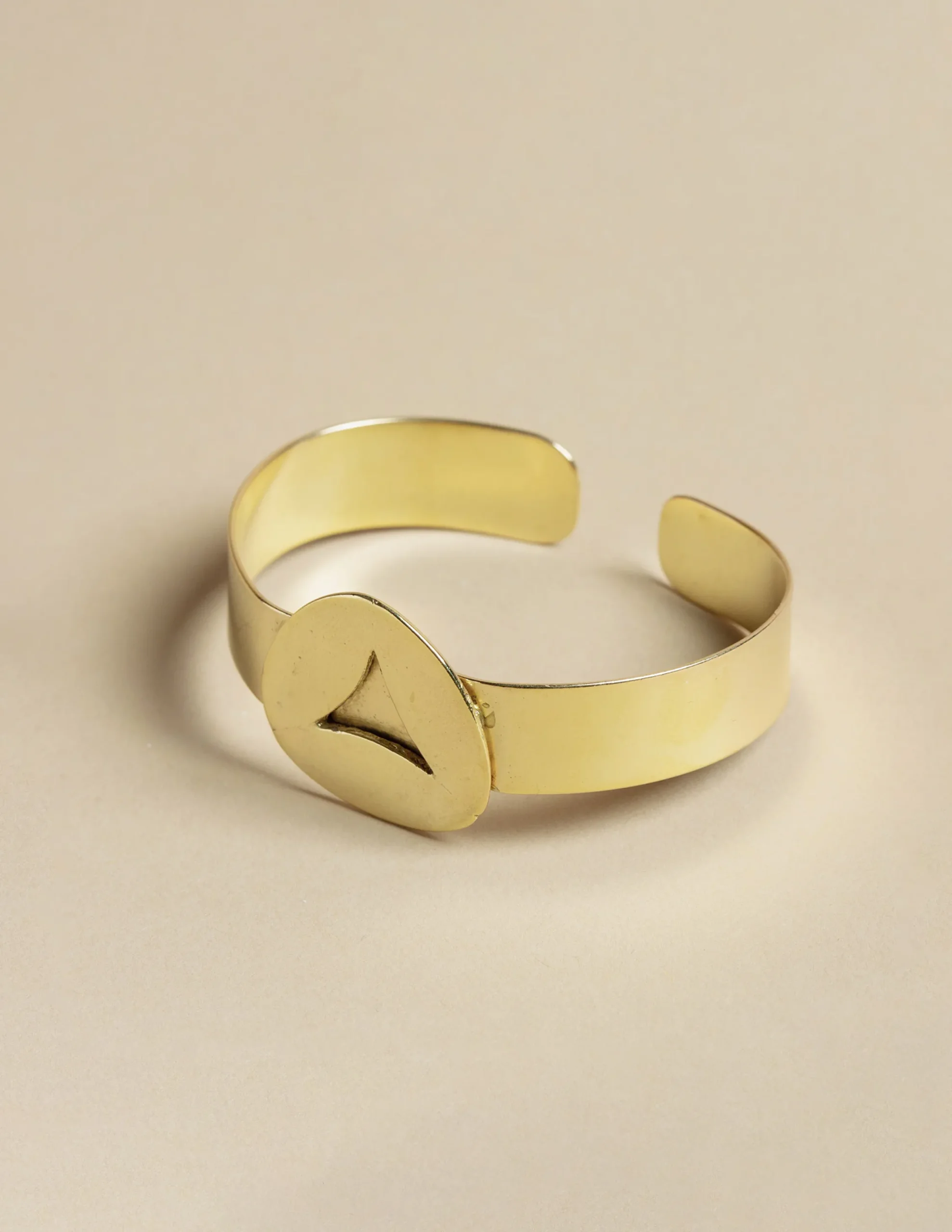 Nicoli Bracelets<GOLDEN TRIANGLE BRACELET Dorados