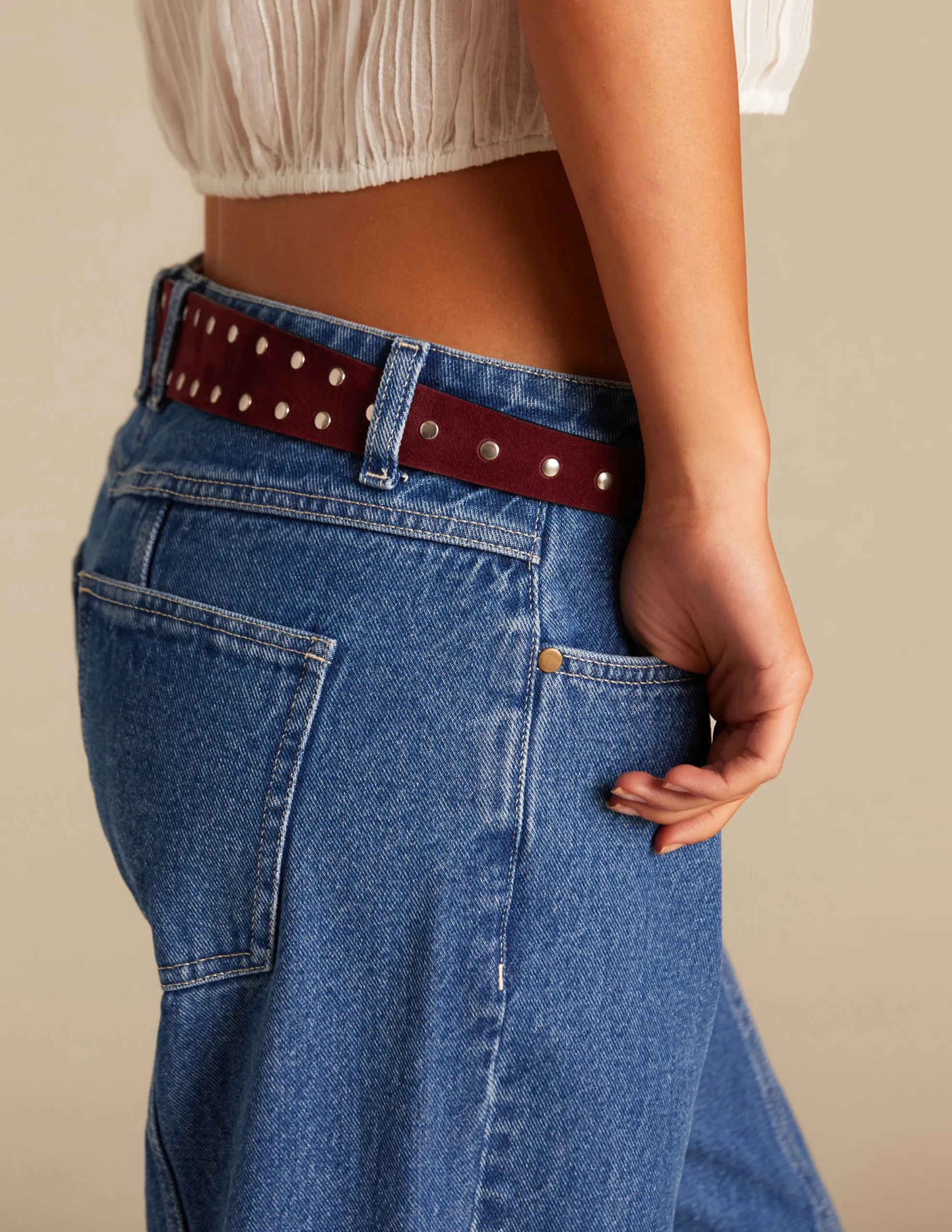 Nicoli Belts<MAROON STUDDED SUEDE BELT Grises antracitas
