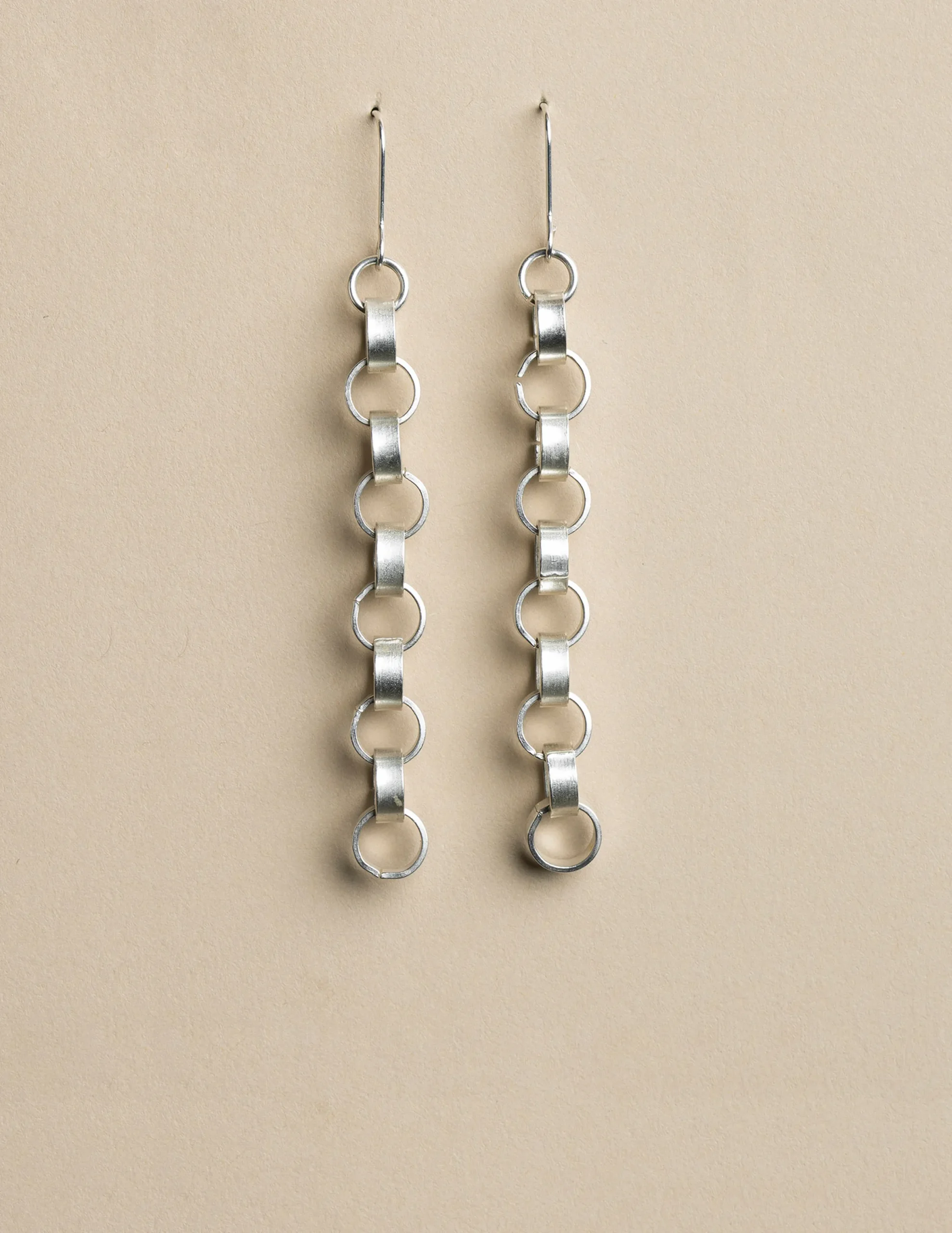 Nicoli Earrings<ROUND SILVER CHAIN EARRINGS Dorados