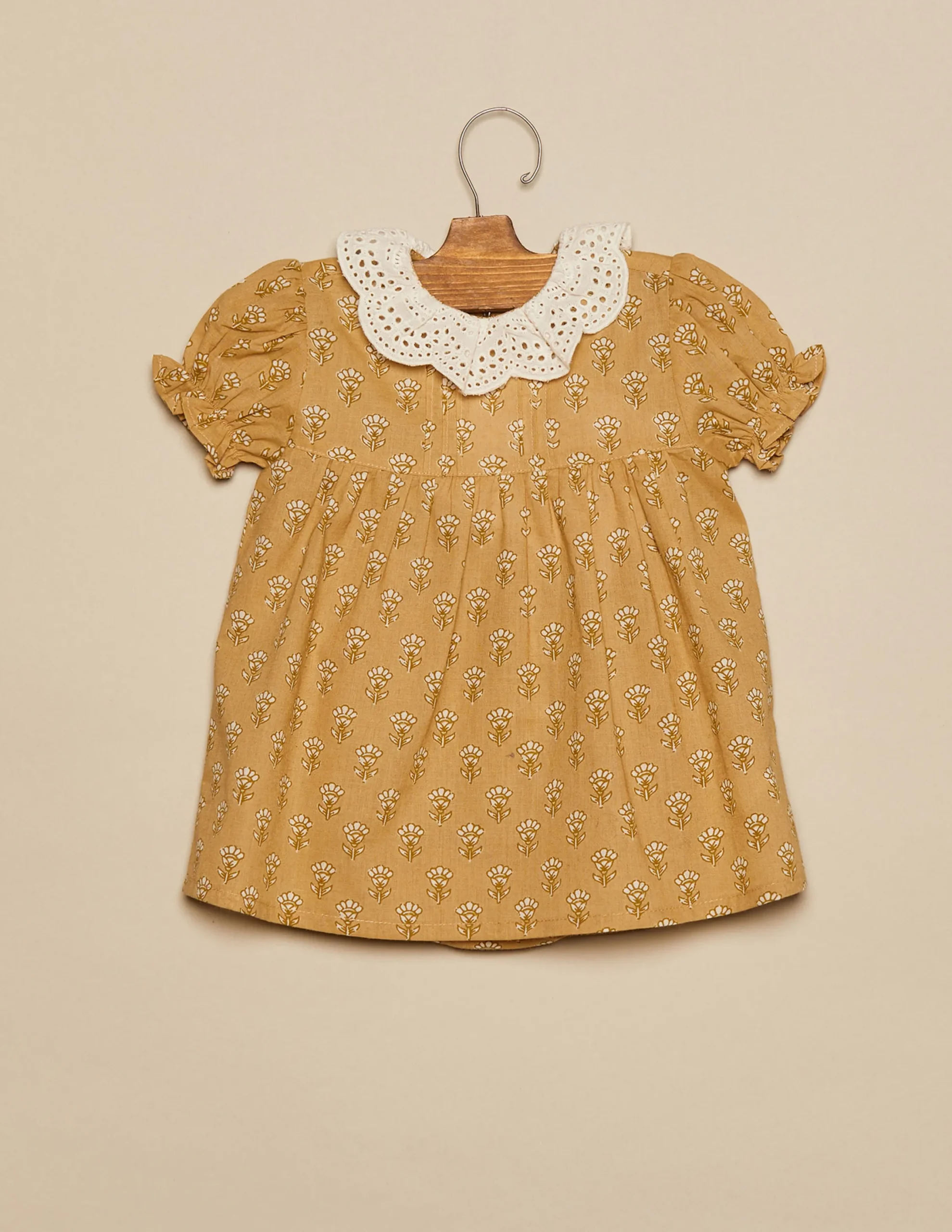 Nicoli Dresses<SAND FLORAL DRESS Arena