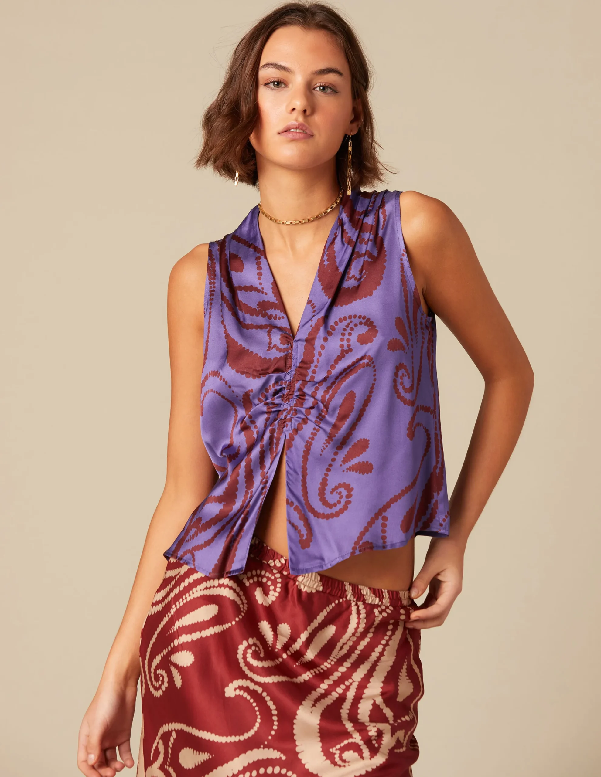 Nicoli Tops<TWO-TONE BERRY TOP Mora