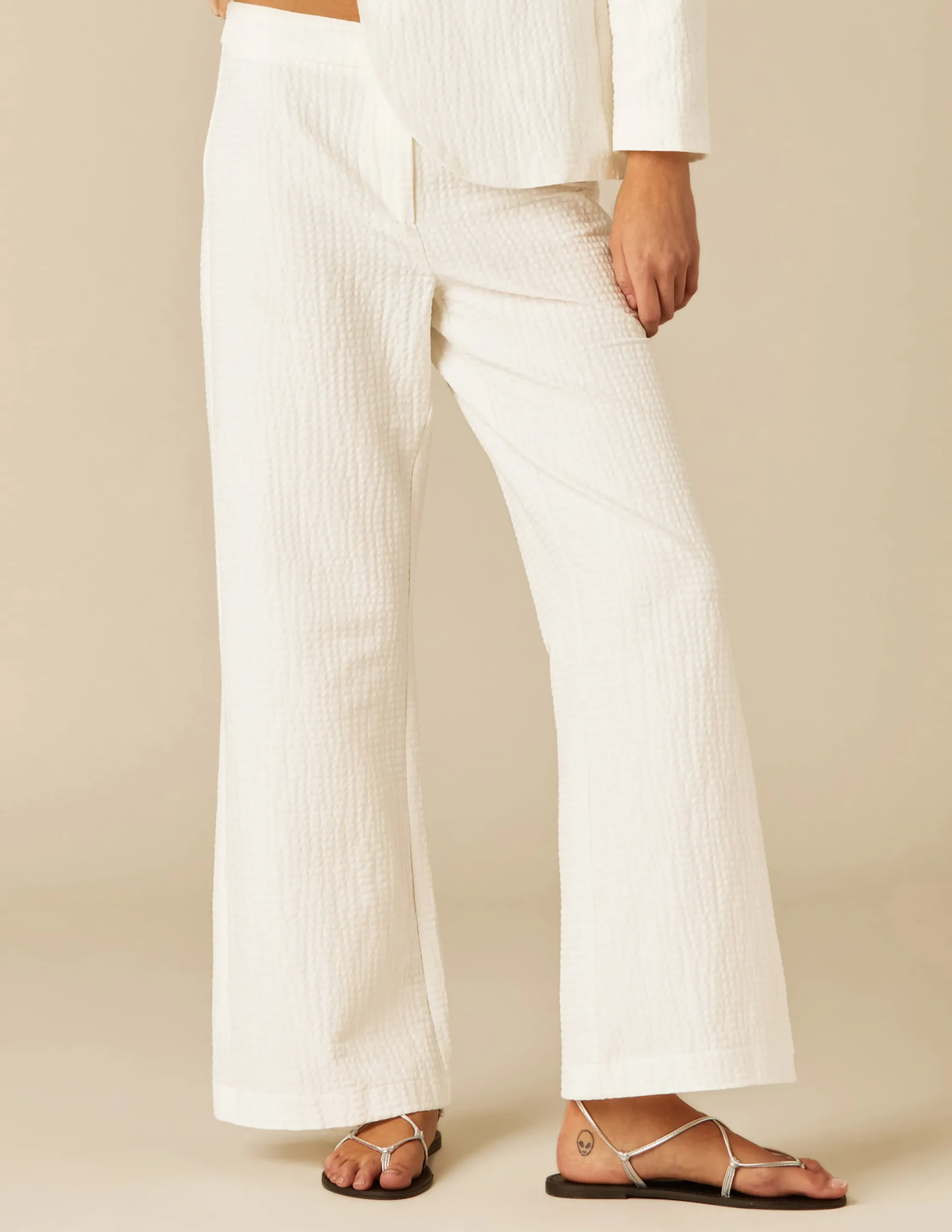 Nicoli Trousers<WHITE TEXTURED TROUSERS Blancos